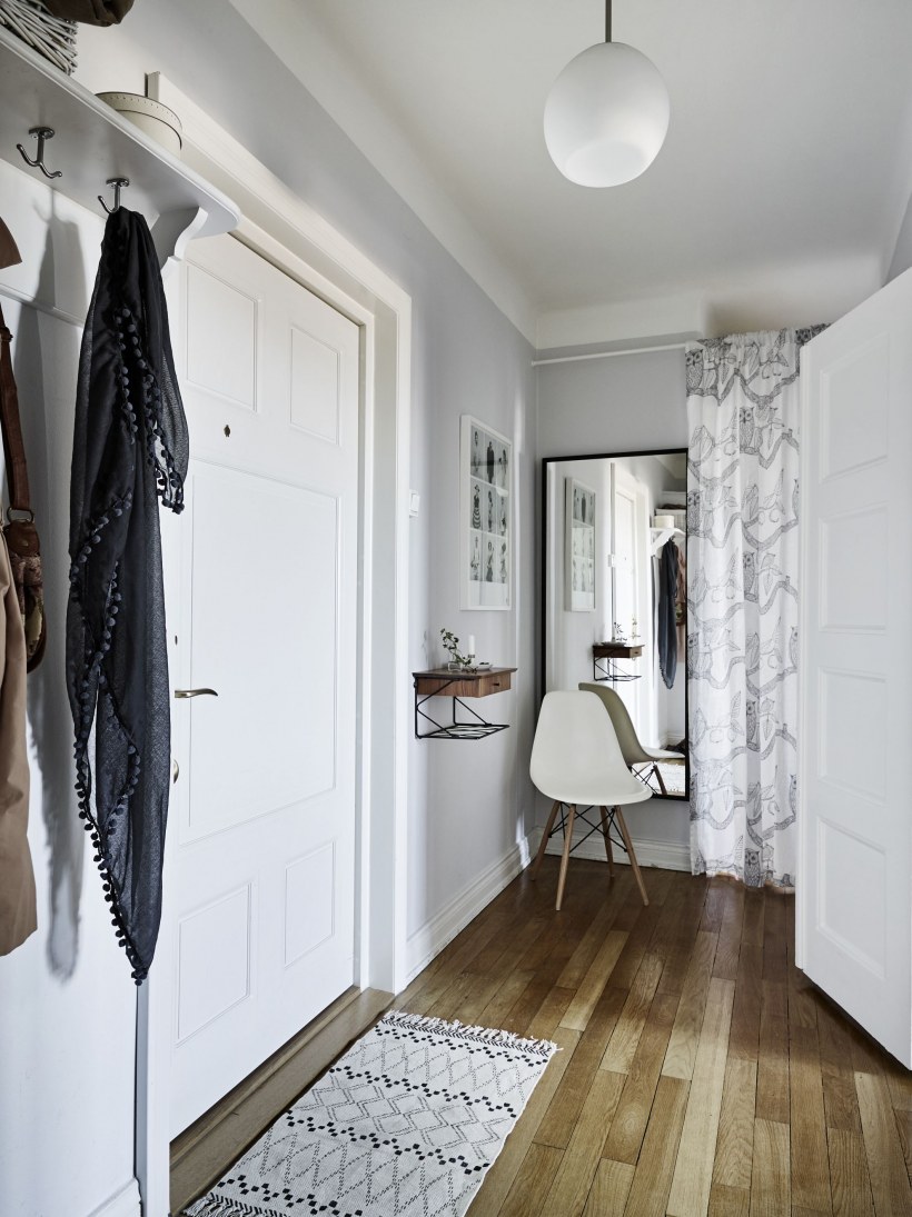 Серая краска в прихожей