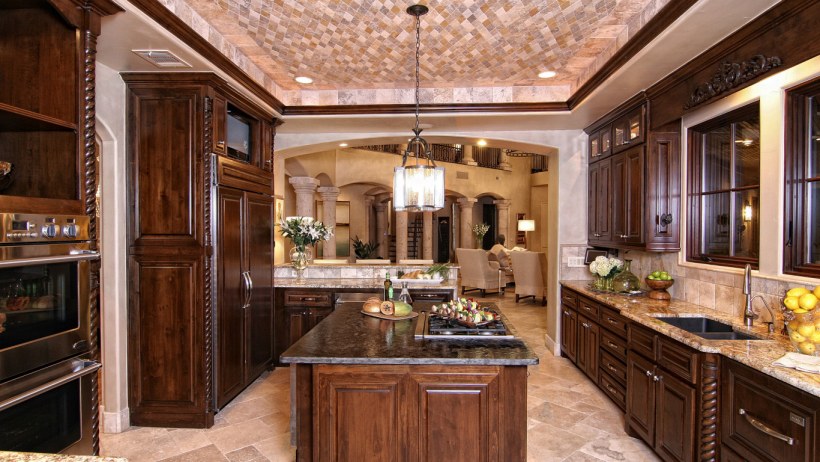 Роскошная кухня в квартире