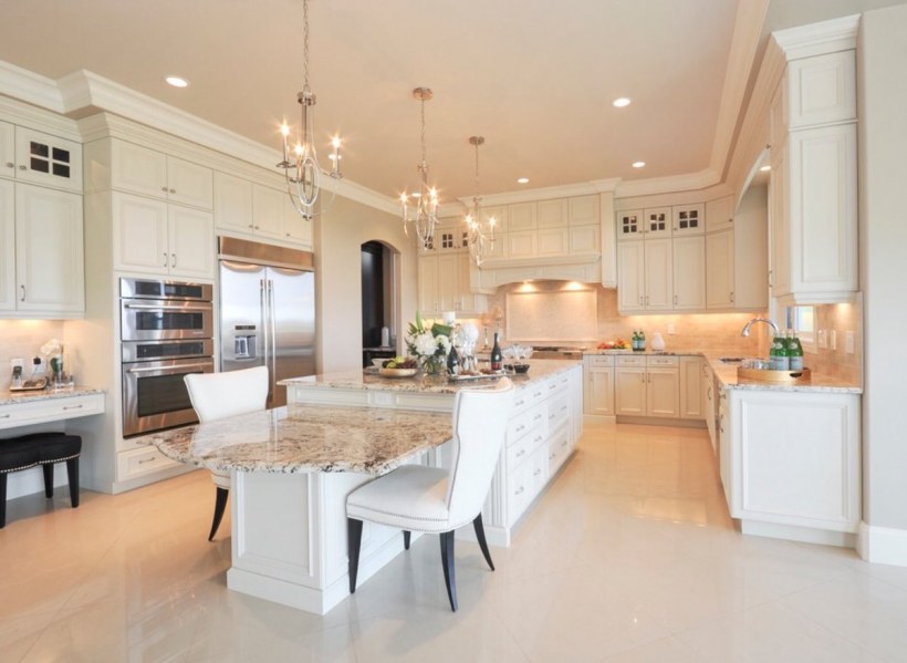 Красивые большие кухни в домах