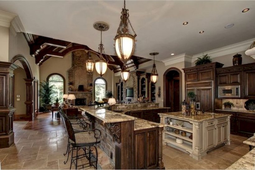 Шикарная кухня в доме