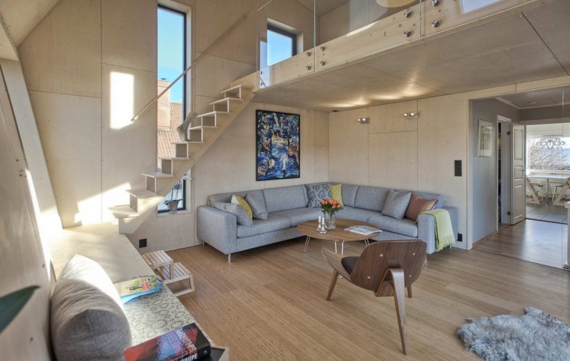 Небольшой двухэтажный дом внутри