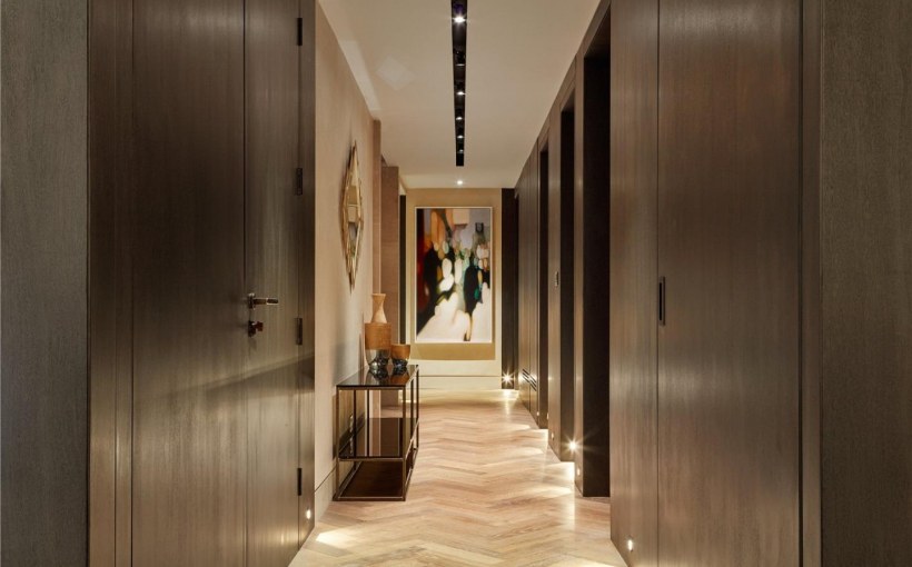 Прихожая в стиле современной классики