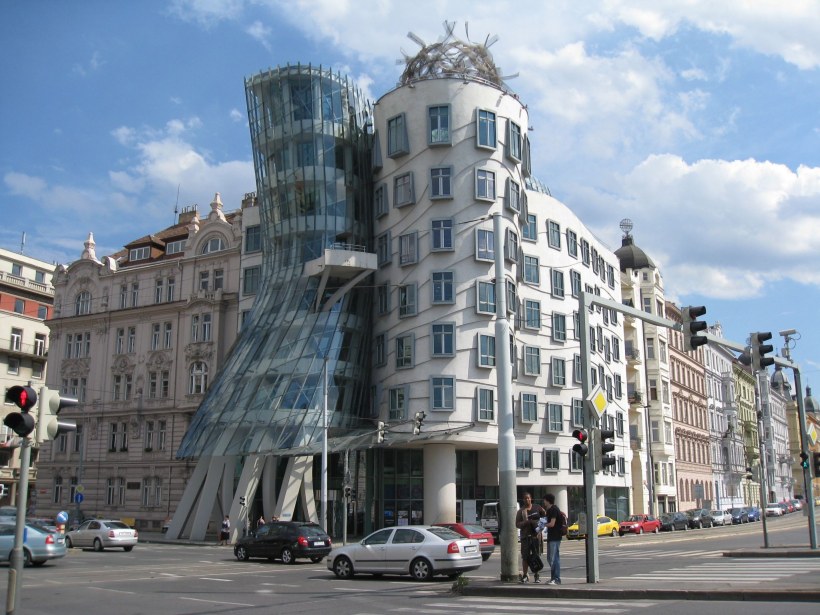 Танцующий дом Фрэнк Гери