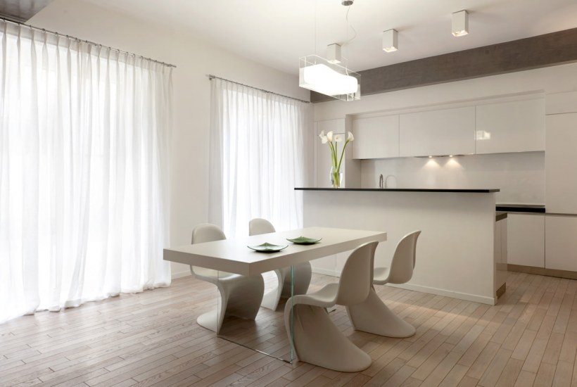 Кухня студия в светлых тонах