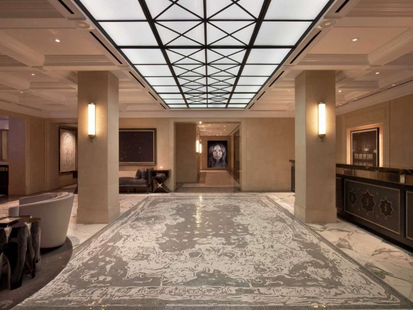 Фронтальный вестибюль гостиницы