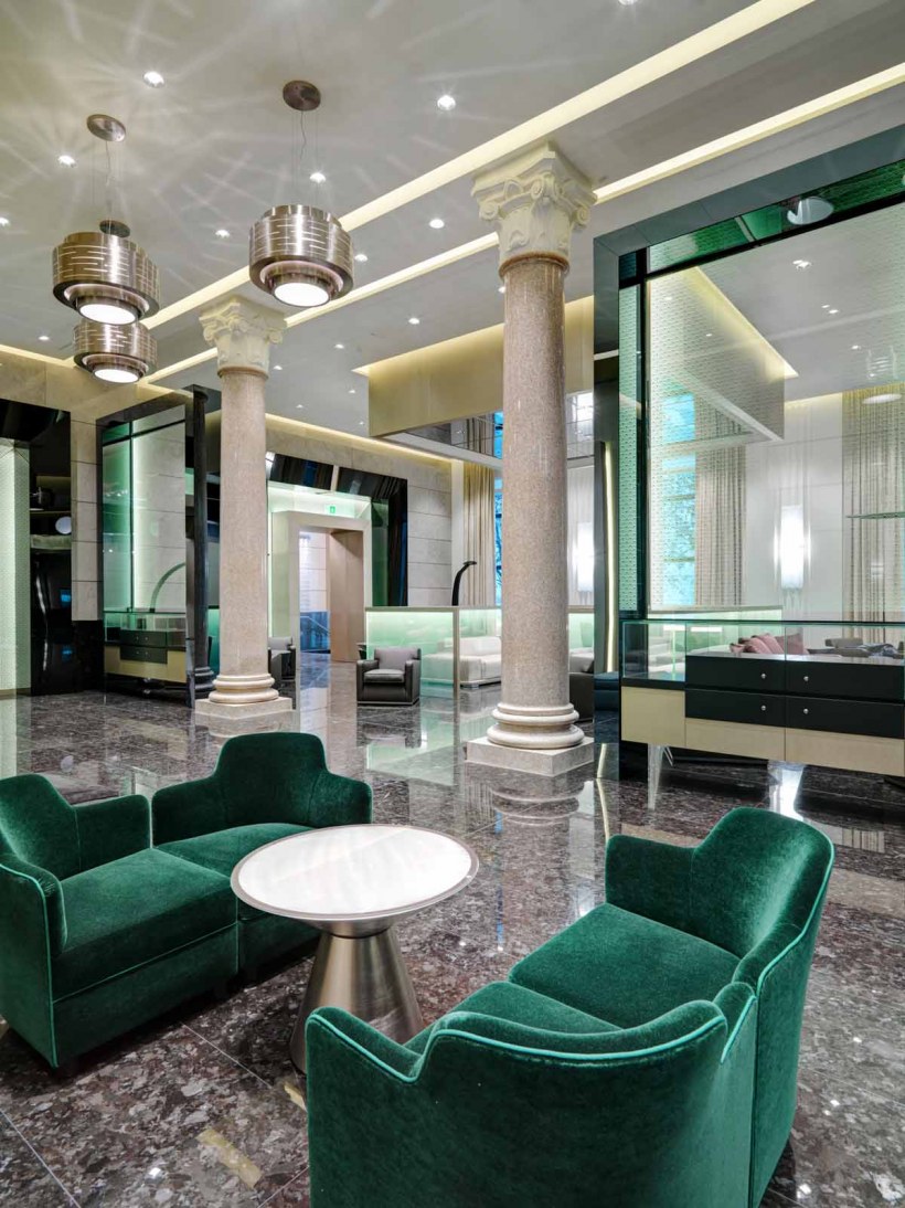 Интерьер холла гостиницы