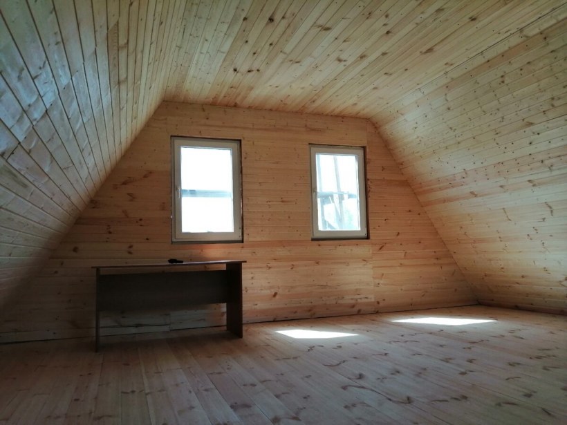 Интерьер деревянной мансарды