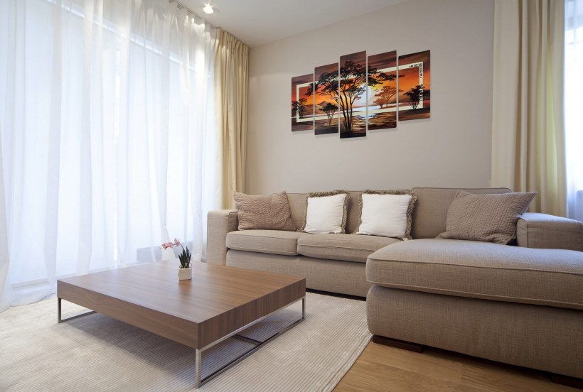 Серо бежевый диван