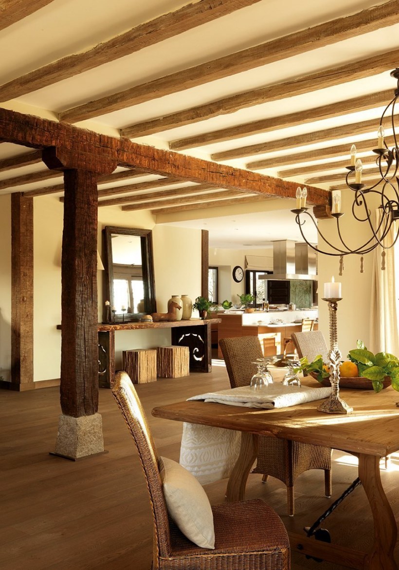 Декоративный столб в квартире