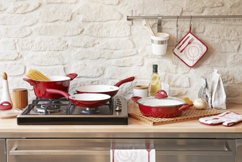 Посуда в интерьере кухни