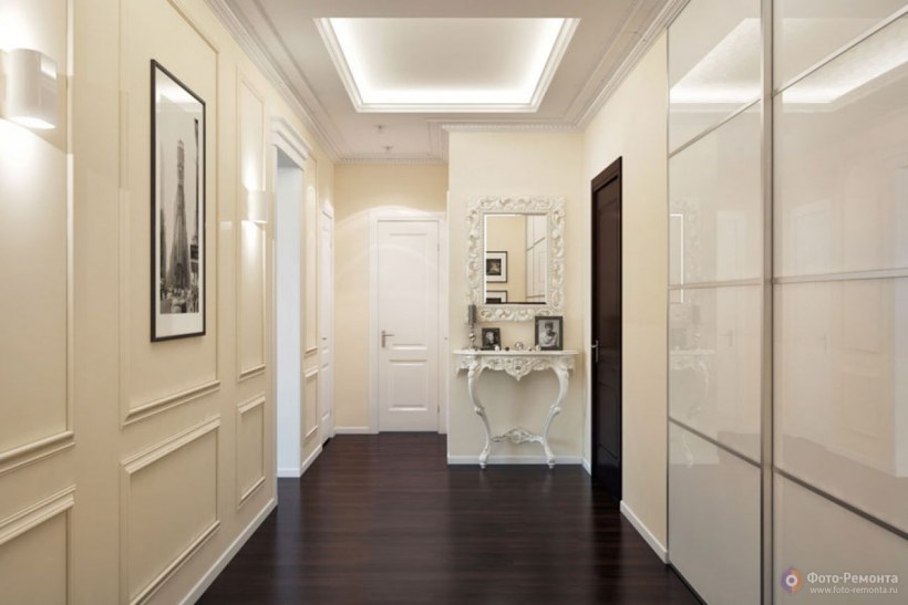 Светлая большая прихожая