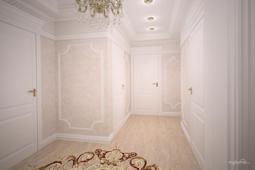Коридор с молдингами на стенах