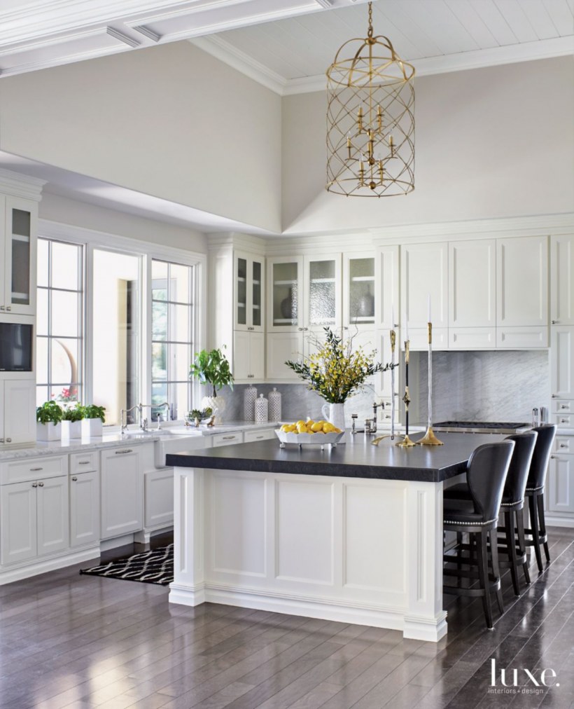 Богатая кухня белая