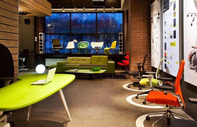 Яркие интерьеры коворкинга