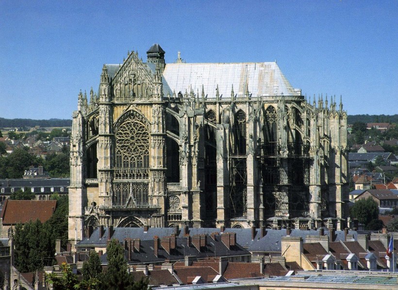 Готический собор в Бове