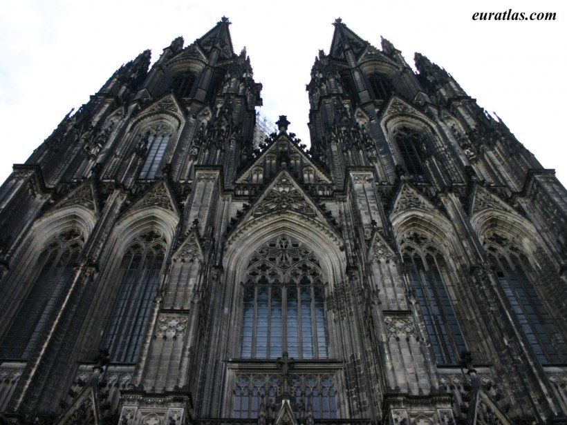 Готические соборы Европы инфографика