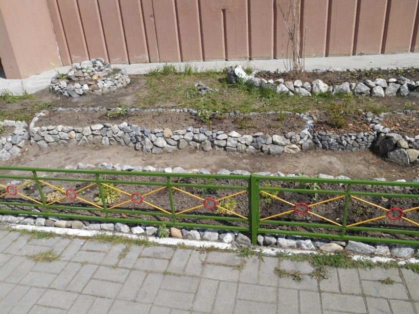 Ограждение для клумбы из камня