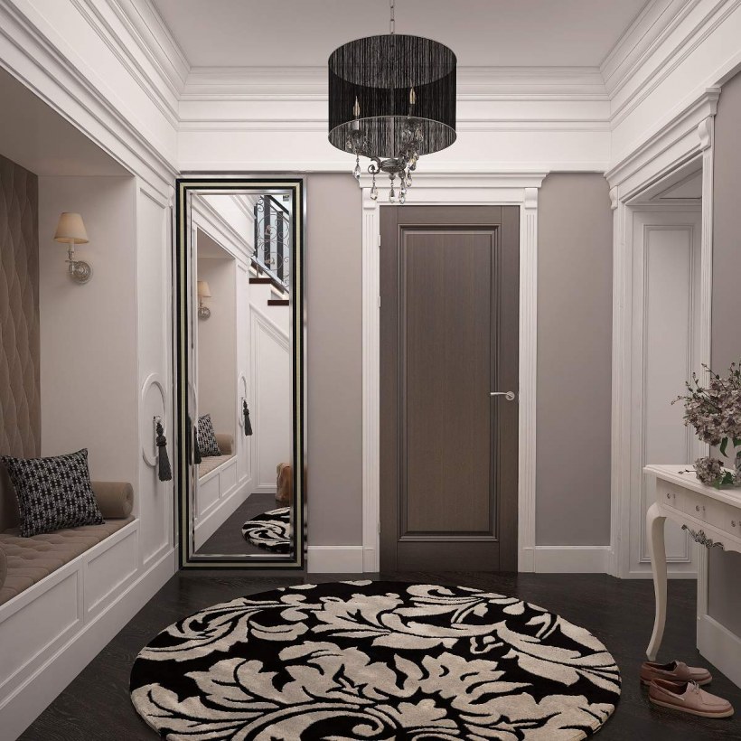 Прихожая в стиле Неоклассика с темной дверью