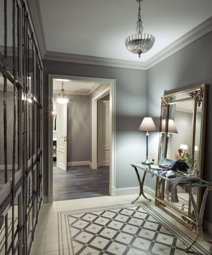 Прихожая в стиле современной классики