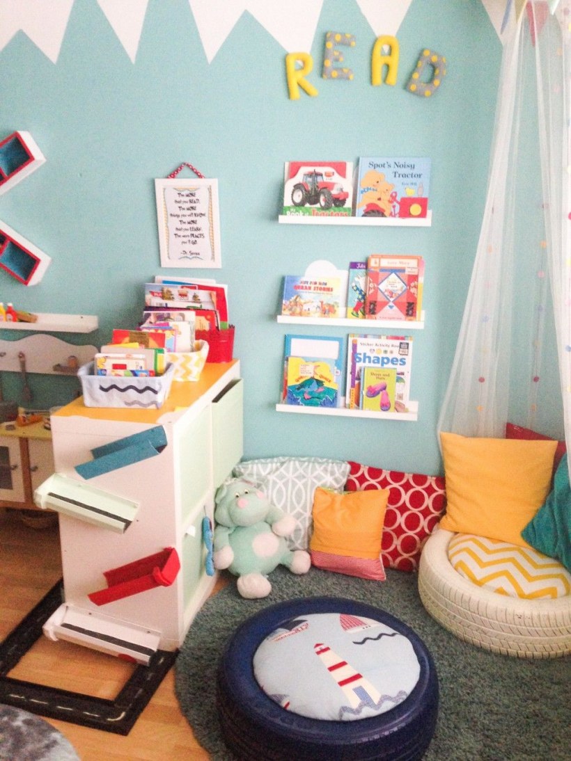 Уголок для чтения Монтессори