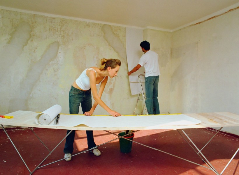 Гипсокартон оклеенный обоями