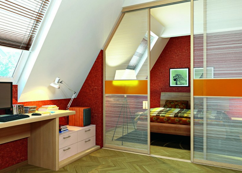 Шкаф в мансарде со скошенным потолком