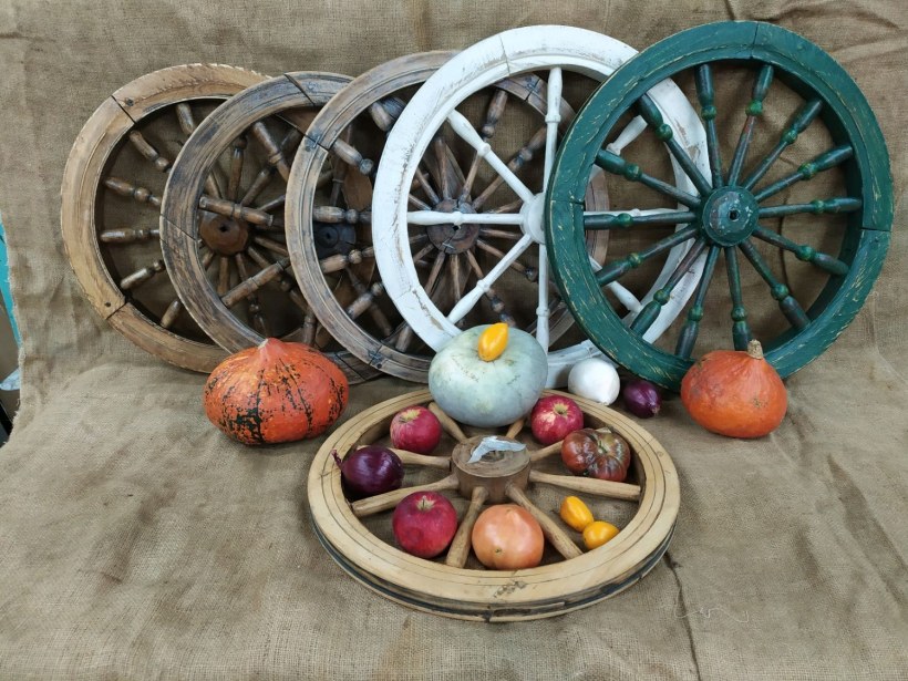 Люстра колесо от телеги