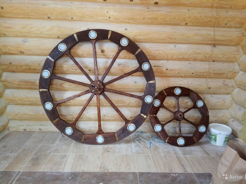 Люстра колесо дерево