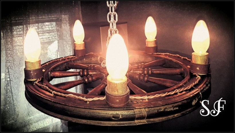 Кованая люстра из колеса