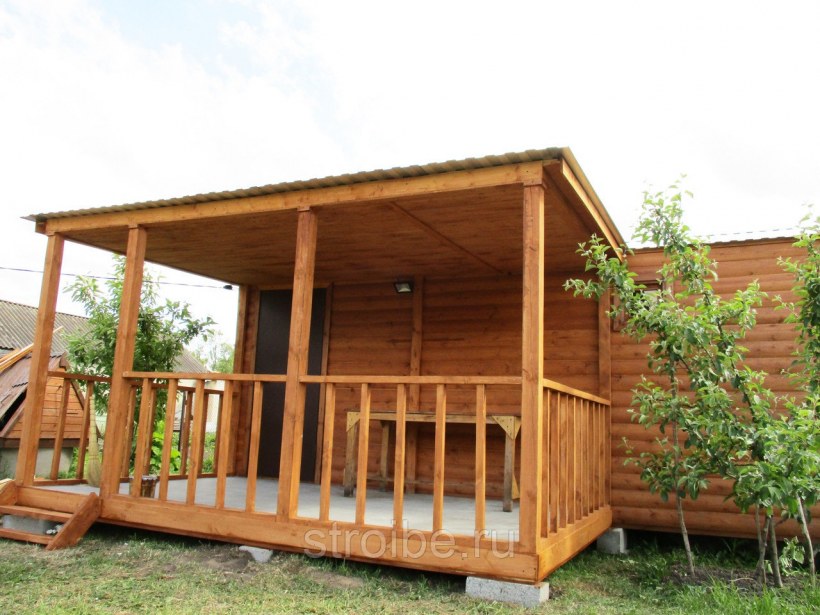 Кирпичная дача с верандой