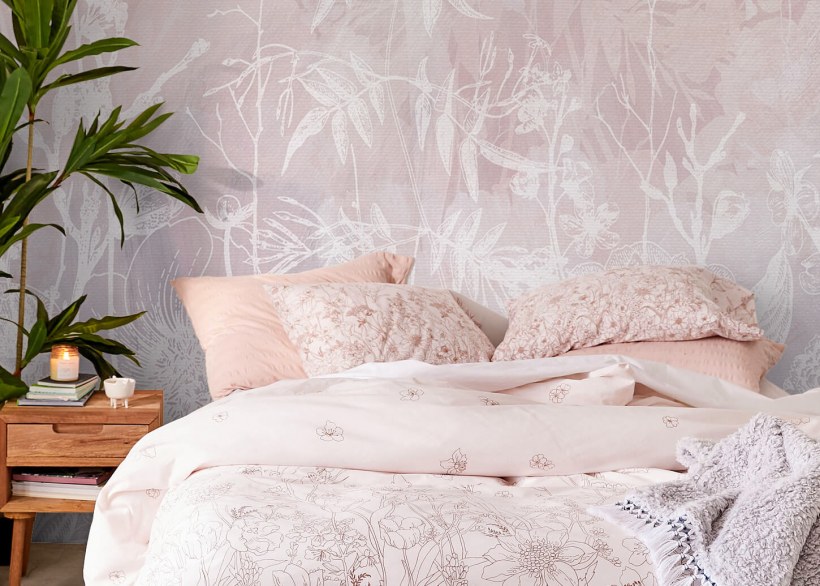 Обои для спальни в бежевых тонах