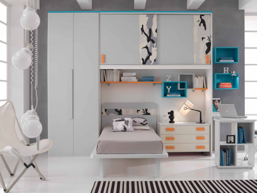 Черная кровать