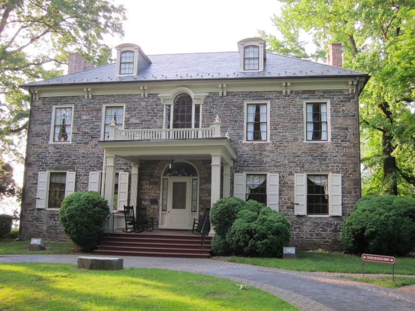 Голландский стиль каменного дома