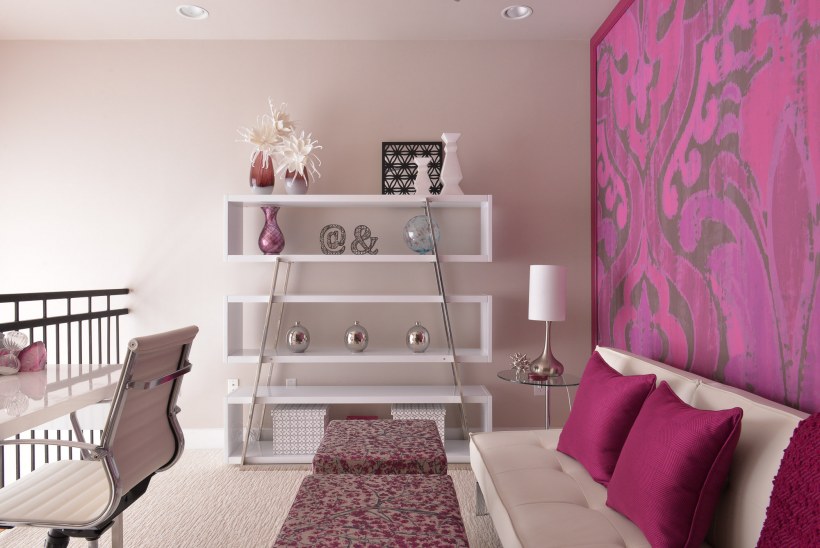 Розово серые стены