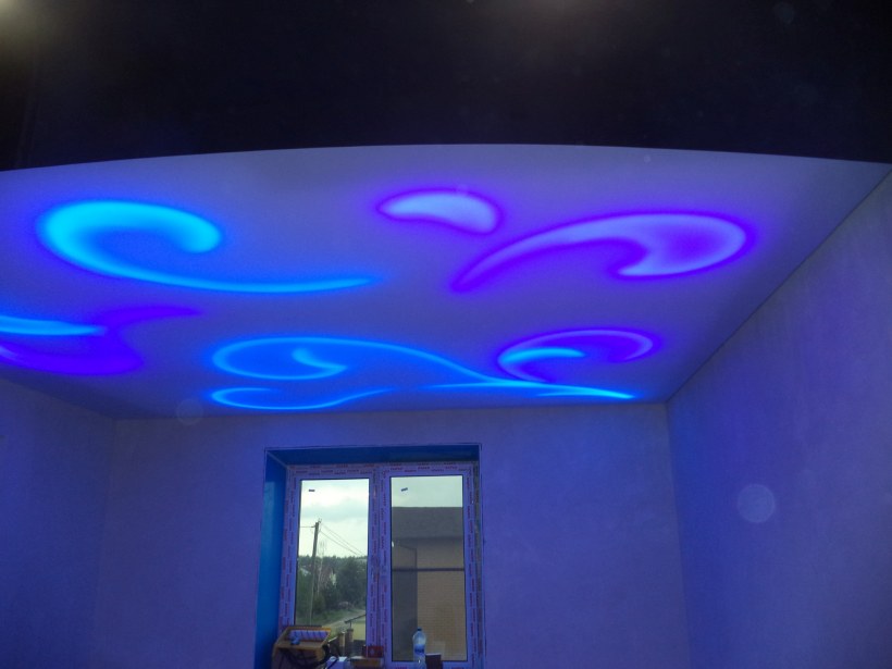 Светящиеся натяжные потолки