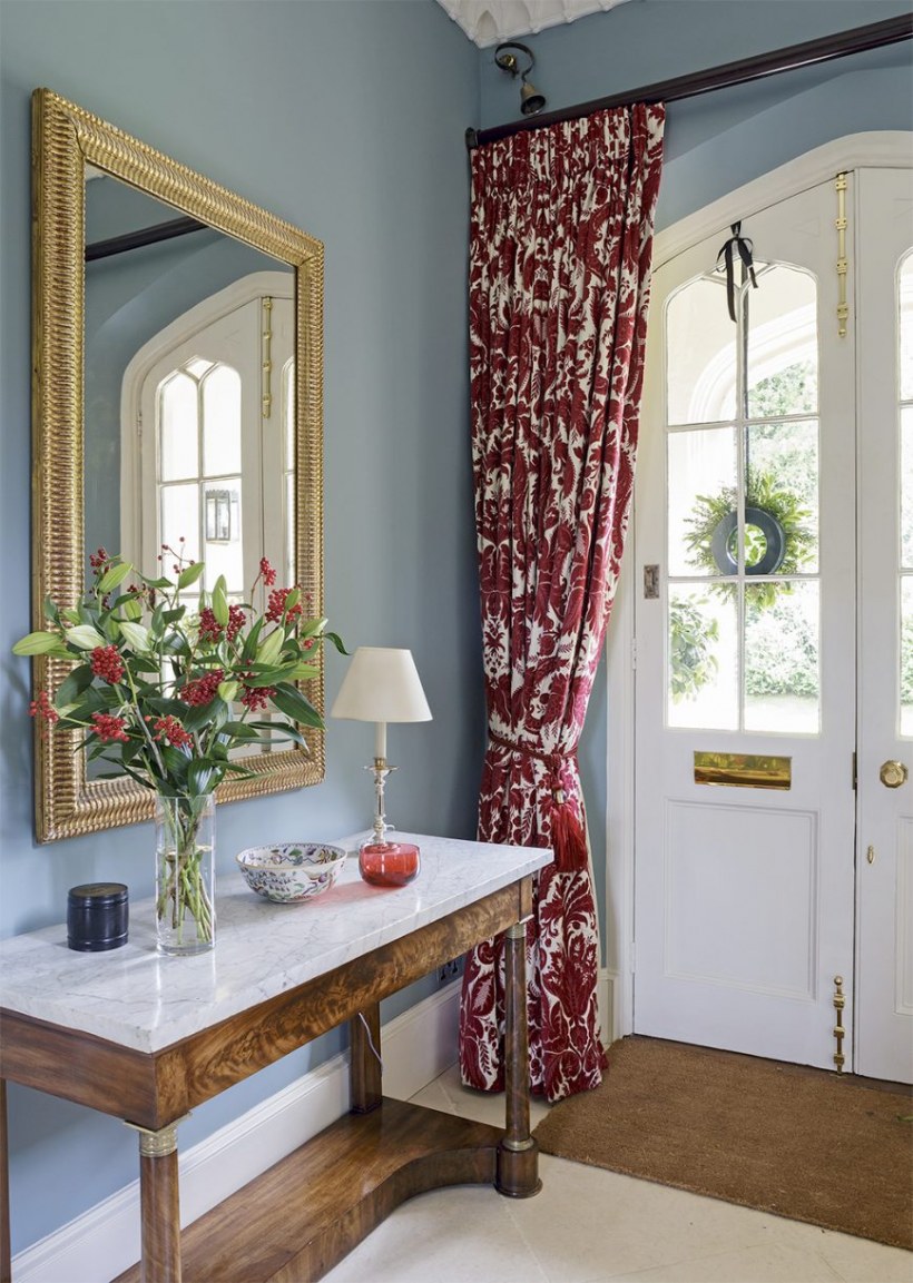 Шторы в прихожую в частном доме