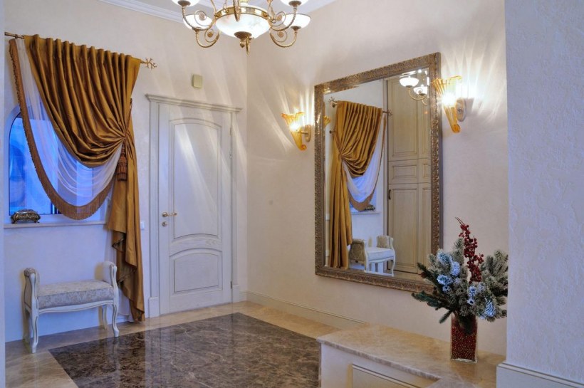Шторы в прихожую