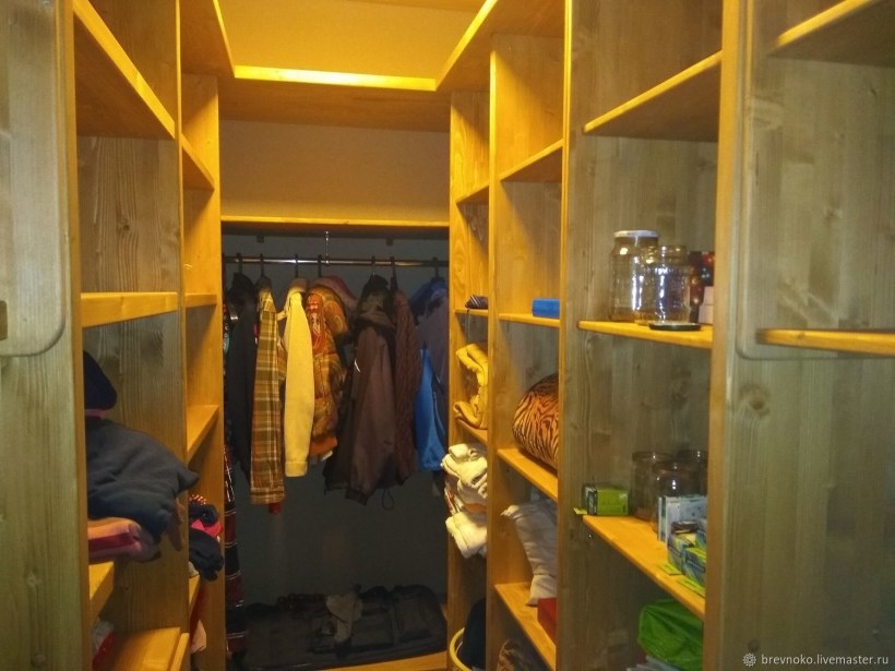 Гардеробная в кладовке