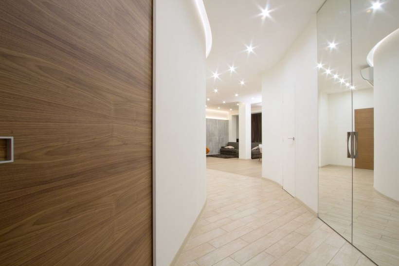 Потолок в коридоре