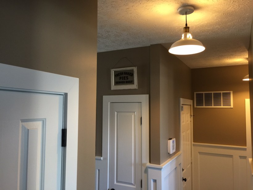 Точечные светильники в коридоре
