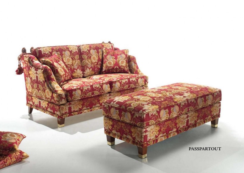 Диван в английском стиле