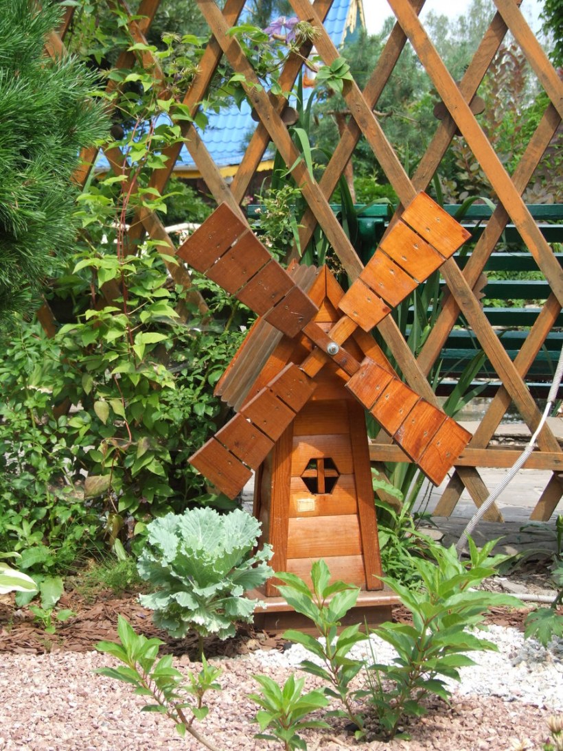 Деревянные украшения для сада