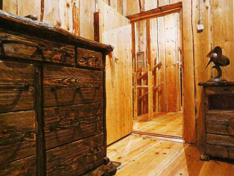 Отделка стен деревом под старину