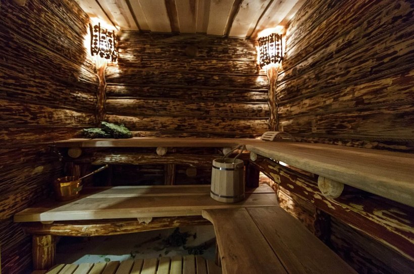 Бревенчатая баня внутри