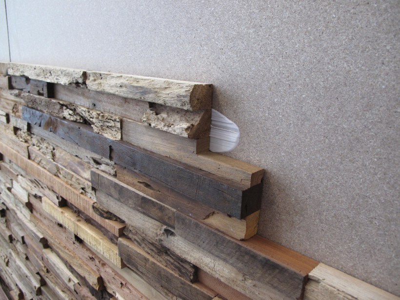 Отделка стен из обрезков досок