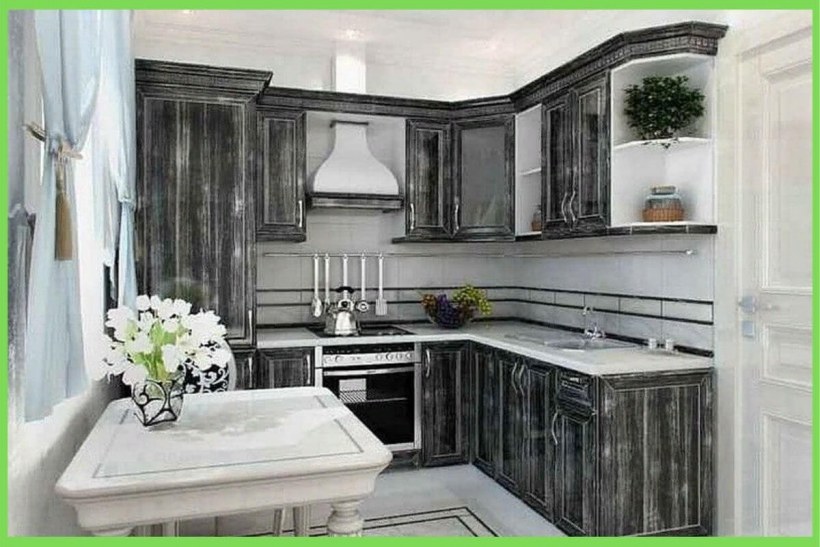 Черная кухня с патиной