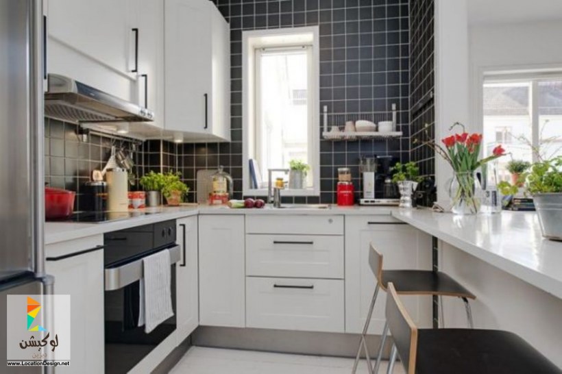 Белая маленькая кухня в современном стиле