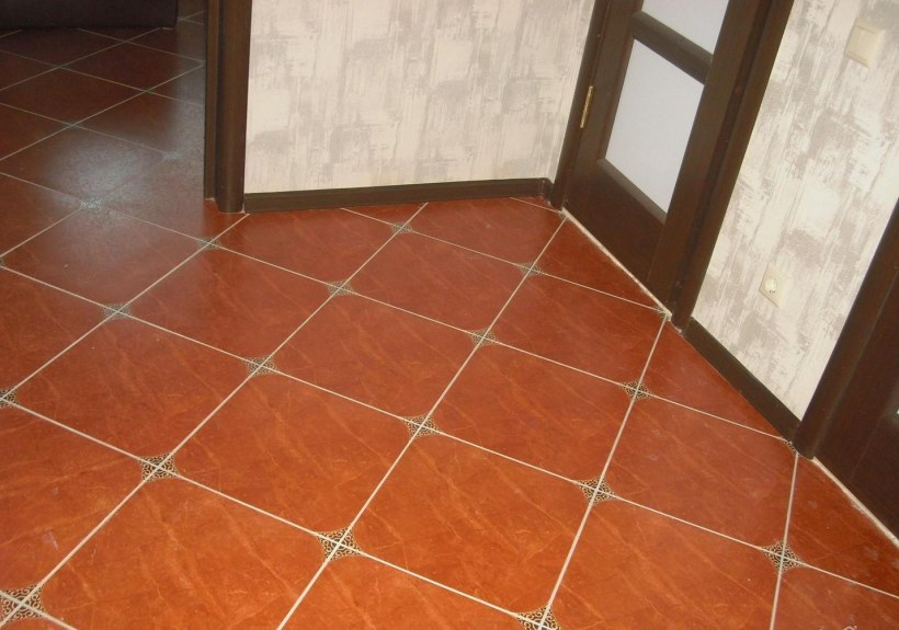 Отделка полов плиткой