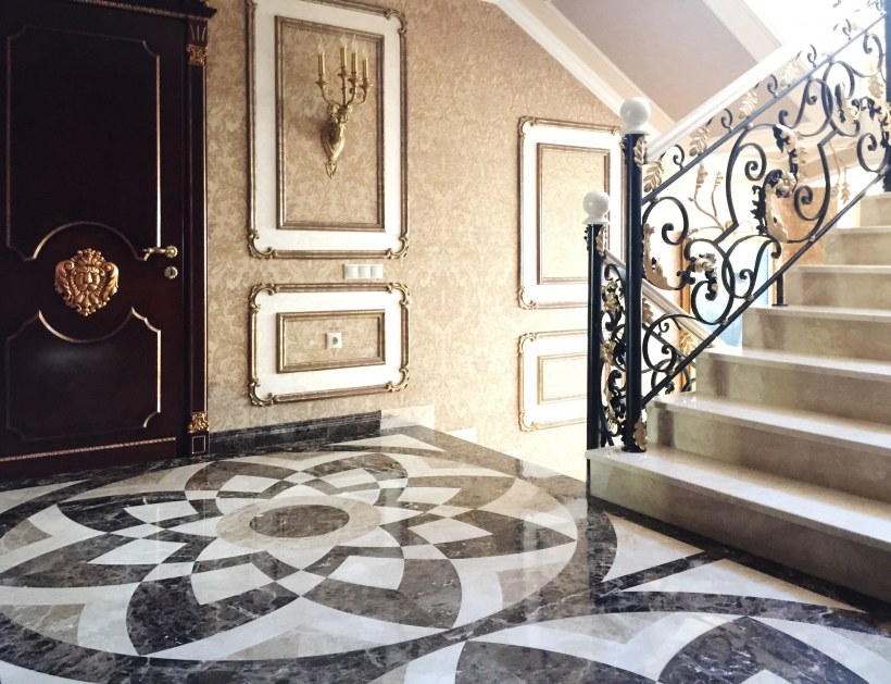 Панно из мрамора