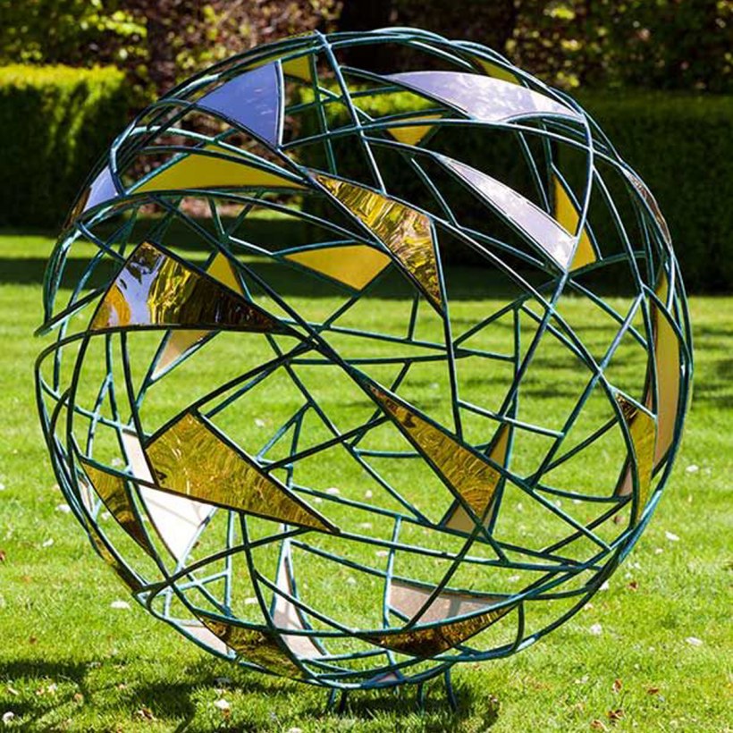 Шар из металлических прутьев
